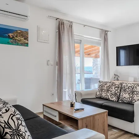 Villa Dalmacija *