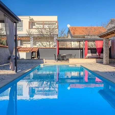 Villa Dalmacija *